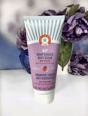 First Aid Beauty KP Bump Eraser Body Scrub 10% AHA in FREAH STRAWBERRY 56.7g NEW